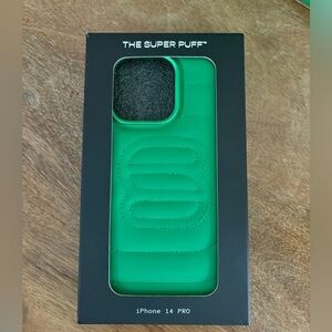 Aritzia Super Puff IPhone 14 Pro Green